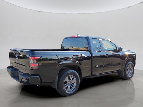 Used 2025 Nissan Frontier SV image 7