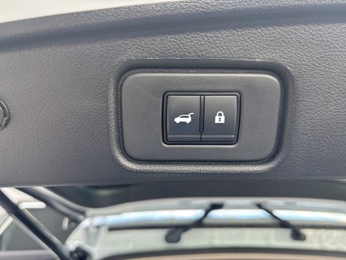 Used 2025 Nissan Pathfinder Platinum image 8
