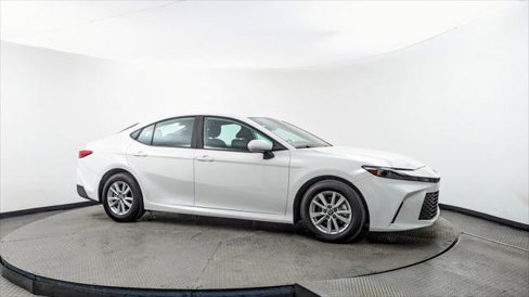 Used 2025 Toyota Camry LE image 9