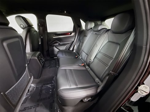 Used 2024 Porsche Cayenne image 17