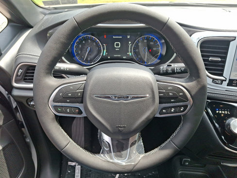 New 2026 Chrysler Pacifica Select image 13