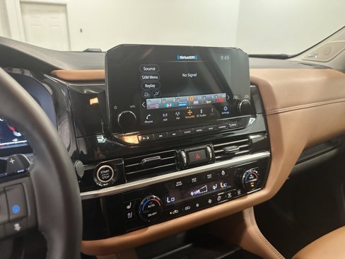 Used 2024 Nissan Pathfinder Platinum image 65