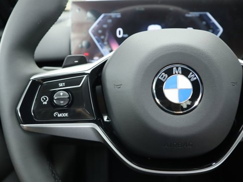 Used 2025 BMW 530i w/ Premium Package image 11