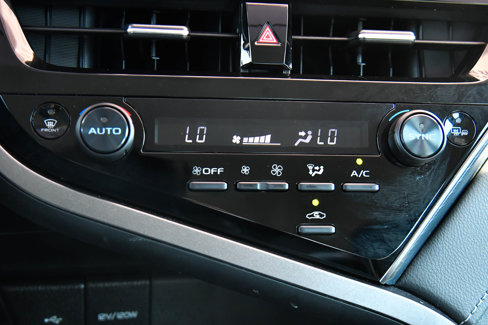 Used 2024 Toyota Camry SE image 23