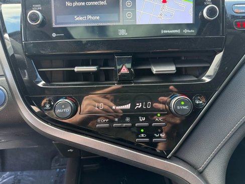Used 2022 Toyota Camry XLE image 18
