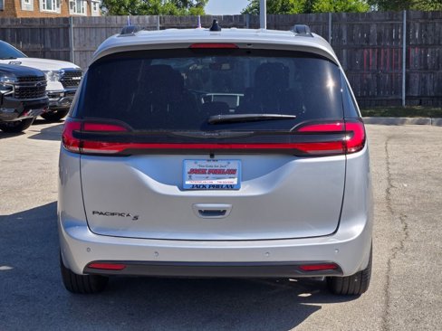 New 2026 Chrysler Pacifica Select image 12
