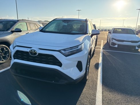 Used 2025 Toyota RAV4 XLE w/ Convenience Package image 3