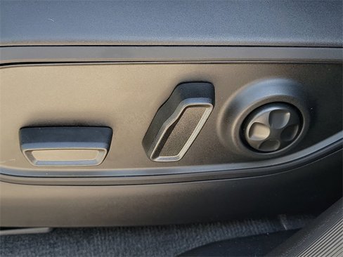 New 2025 Jeep Grand Cherokee Altitude image 13