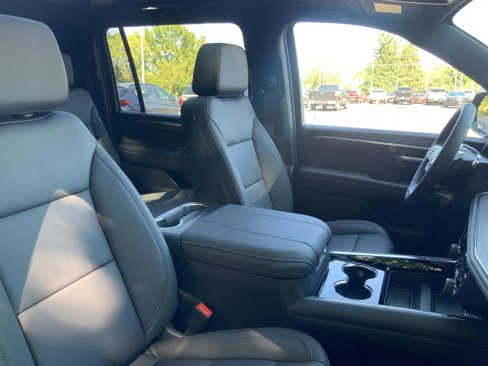New 2026 Chevrolet Suburban Z71 w/ Comfort Package image 15