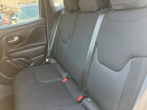 Used 2023 Jeep Renegade Latitude image 10