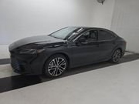 Used 2025 Toyota Camry XLE image 3