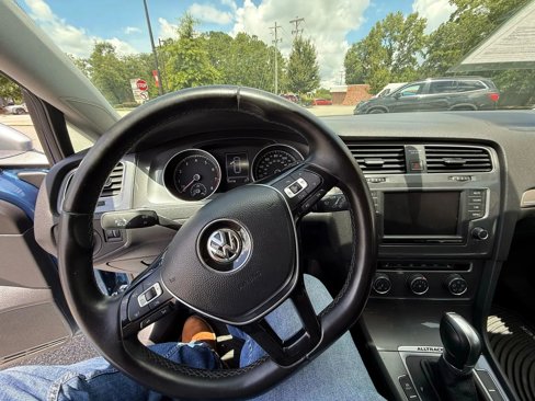 Used 2017 Volkswagen Golf Alltrack S image 28