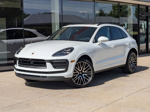 Certified 2025 Porsche Macan image 1