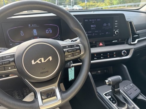 Used 2023 Kia Sportage LX image 2