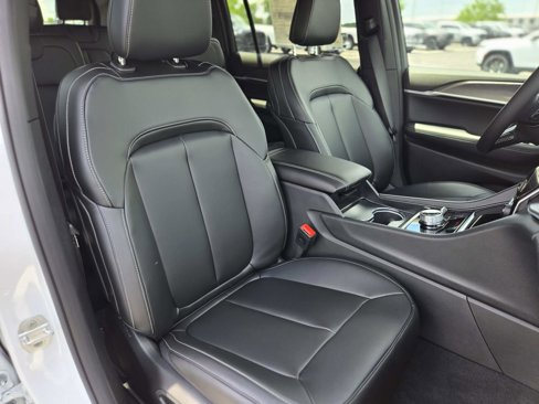 New 2025 Jeep Grand Cherokee L Limited image 17
