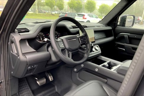 New 2025 Land Rover Defender 130 V8 image 9