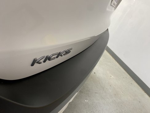Used 2025 Nissan Kicks SV image 17