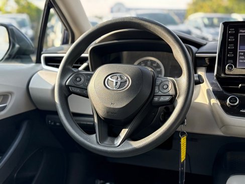 Used 2020 Toyota Corolla LE image 40