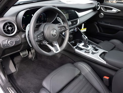 New 2025 Alfa Romeo Giulia AWD image 2