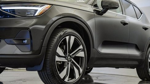 Certified 2025 Volvo XC40 B5 Plus w/ Climate Package image 10
