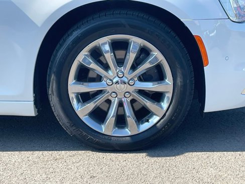 Used 2018 Chrysler 300 Limited w/ Safetytec Plus Group image 10