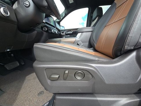 Used 2025 Chevrolet Silverado 1500 High Country w/ Technology Package image 22