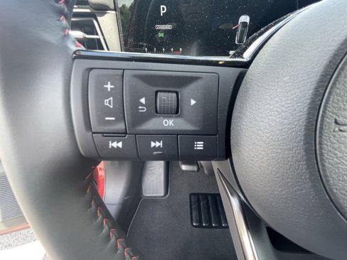 Used 2025 Nissan Kicks SR w/ Illumination Package image 14
