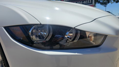Used 2019 Jaguar XE image 12