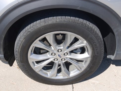 Used 2024 Ford Explorer Limited image 11