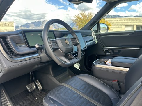 Used 2024 Rivian R1S Adventure image 20