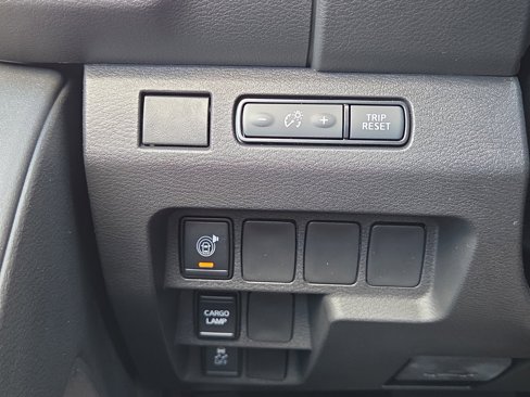 Used 2025 Nissan Frontier SV image 9