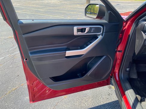 Used 2021 Ford Explorer XLT w/ Equipment Group 202A image 10