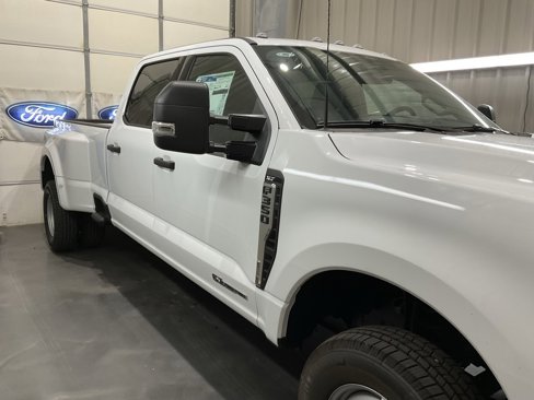 New 2026 Ford F350 4x4 Crew Cab DRW Super Duty image 4