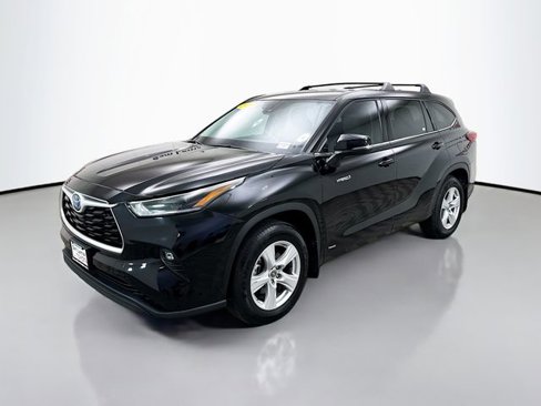 Used 2021 Toyota Highlander LE image 3