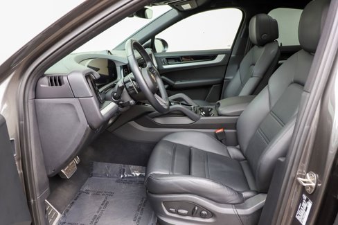 Used 2024 Porsche Cayenne Coupe image 34