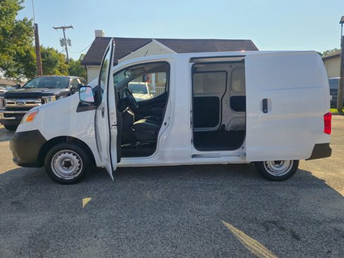 Used 2018 Nissan NV200 S w/ Back Door Glass Package image 5