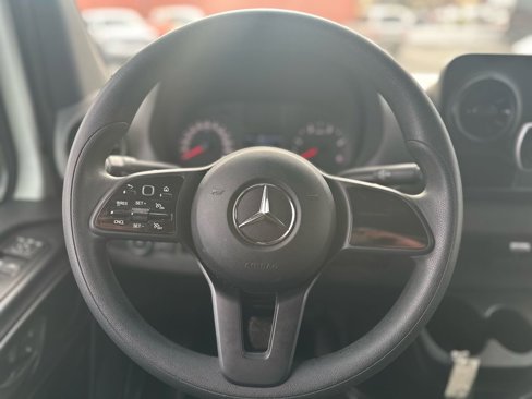 Used 2022 Mercedes-Benz Sprinter 2500 image 24