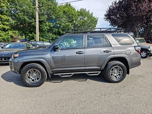 Used 2022 Toyota 4Runner SR5 Premium image 4