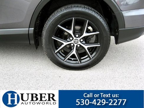 Used 2018 Toyota RAV4 SE image 17