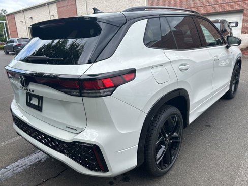 New 2025 Volkswagen Tiguan SE R-Line image 4