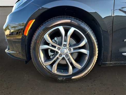 New 2026 Chrysler Pacifica Pinnacle image 10