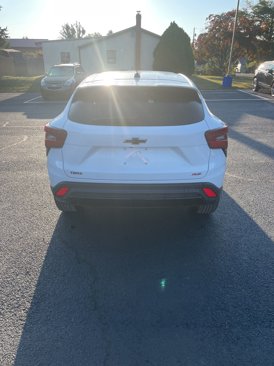 Used 2025 Chevrolet Trax RS w/ Sunroof Package image 5