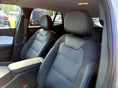 Used 2025 Chevrolet Trax LT w/ Driver Confidence Package image 18
