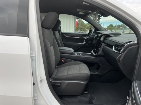 Used 2025 GMC Acadia Elevation image 29