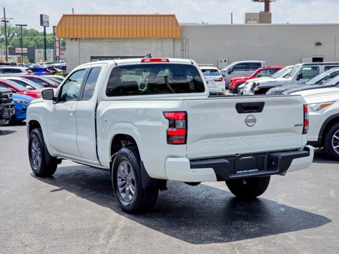Used 2025 Nissan Frontier SV image 18