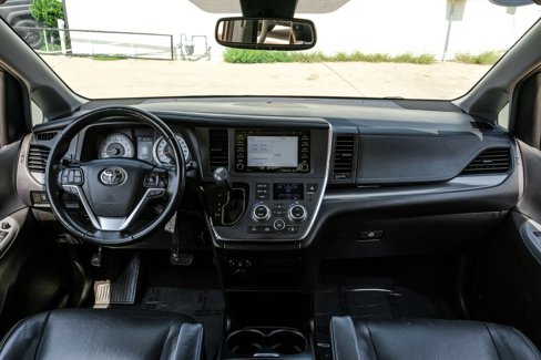 Used 2019 Toyota Sienna SE image 12