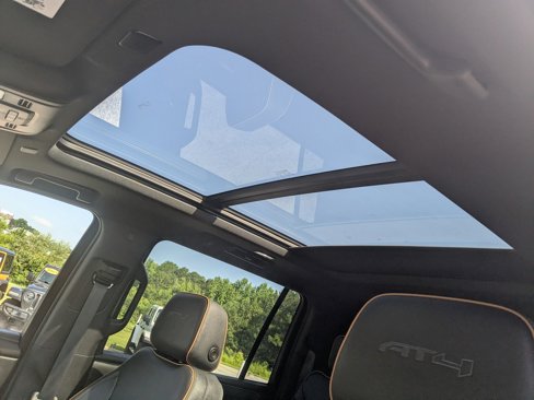 Used 2023 GMC Yukon XL AT4 image 25