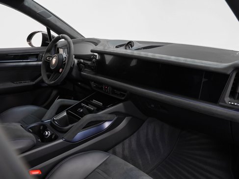 Certified 2025 Porsche Cayenne Turbo GT image 33