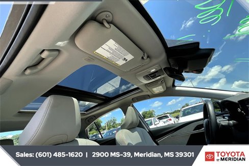 Used 2025 Toyota Camry XLE image 16