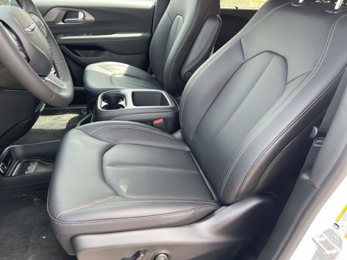New 2026 Chrysler Voyager LX image 23